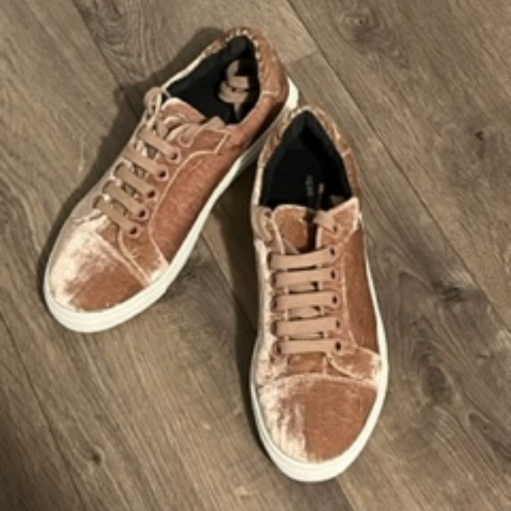 NWOT Rebecca Minkoff Bleeker Too Velvet Sneaker Sz 7